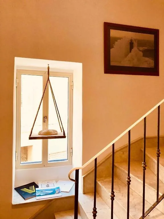 Nautilus Apartment Sliema Homestay