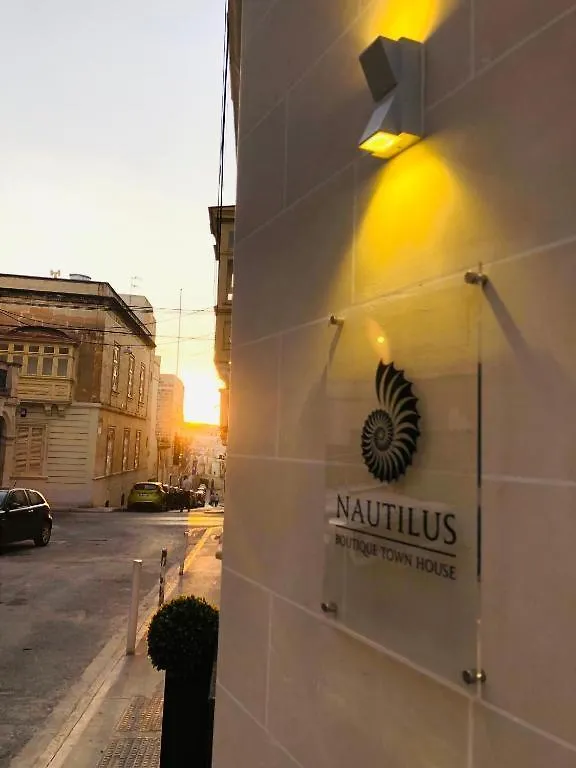 Homestay Nautilus Apartment Sliema Malta